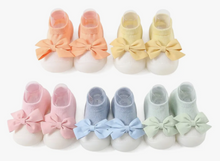 Cargar imagen en el visor de la galería, Bolsita 5 moñitos (niña 6-24meses)
